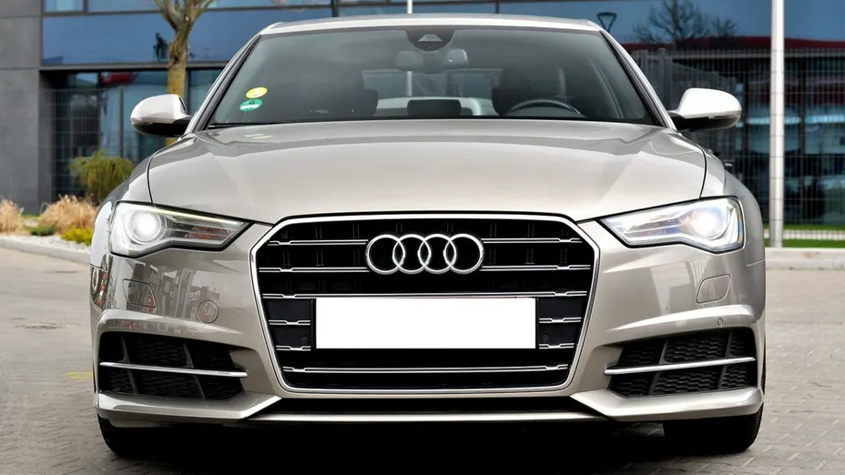 AUDI A6 -