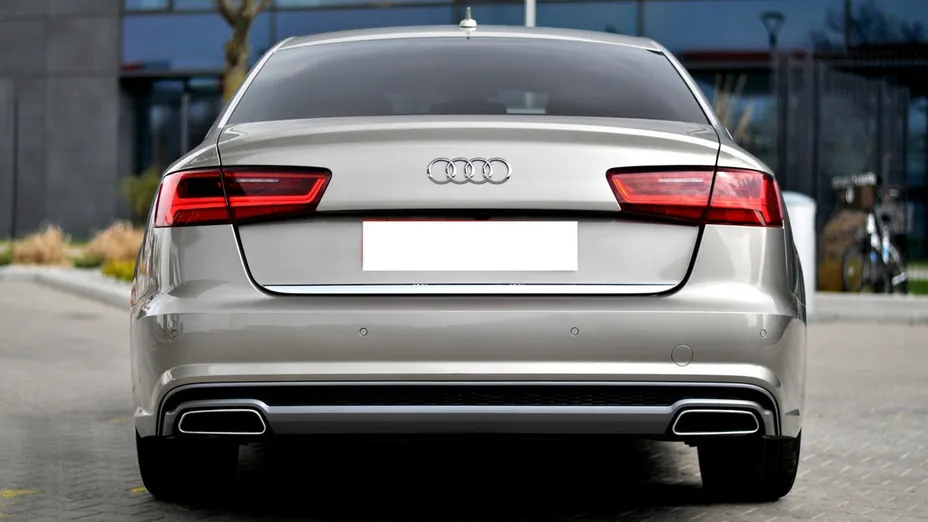 AUDI A6 -