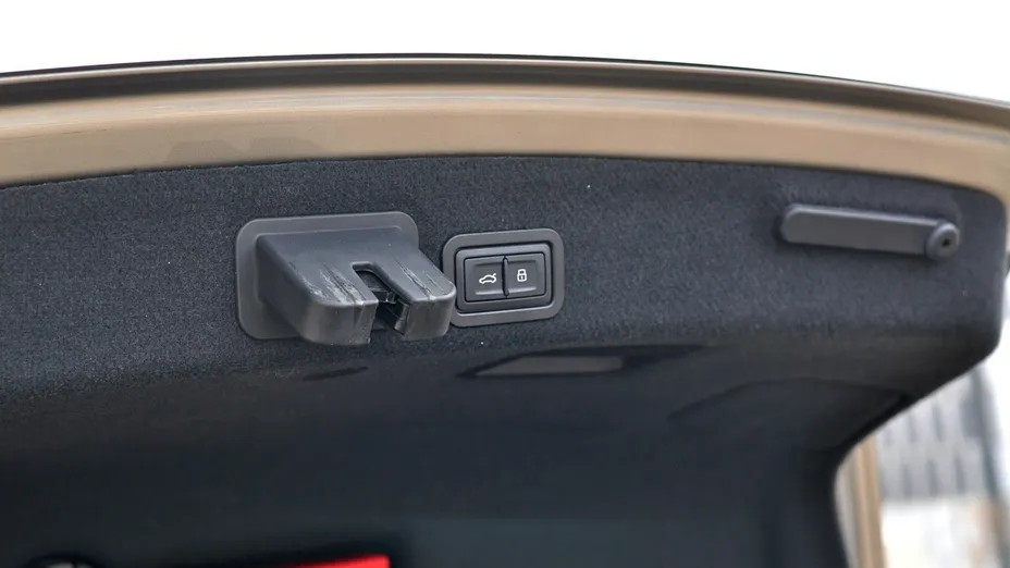 AUDI A6 -