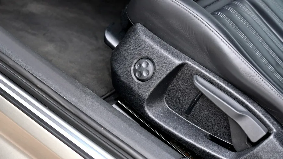 AUDI A6 -