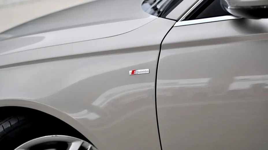 AUDI A6 -