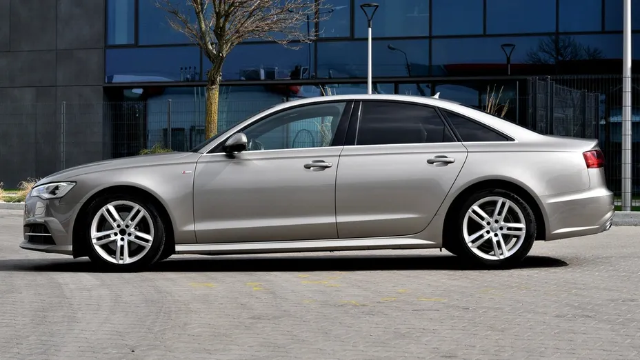 AUDI A6 -
