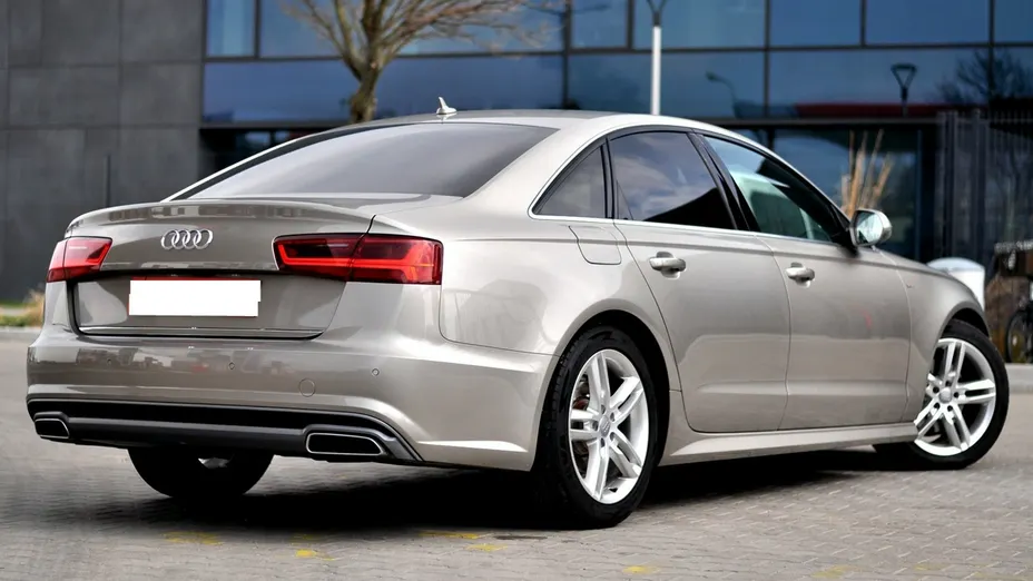 AUDI A6 -