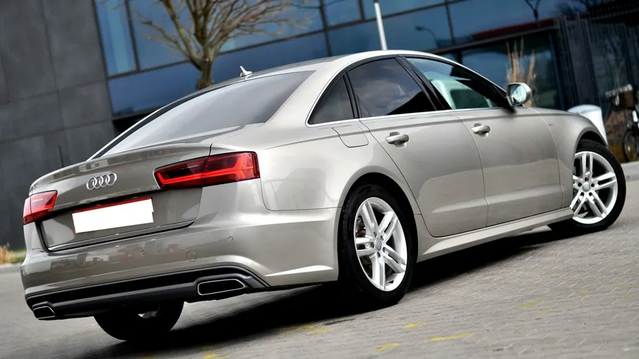 AUDI A6 -