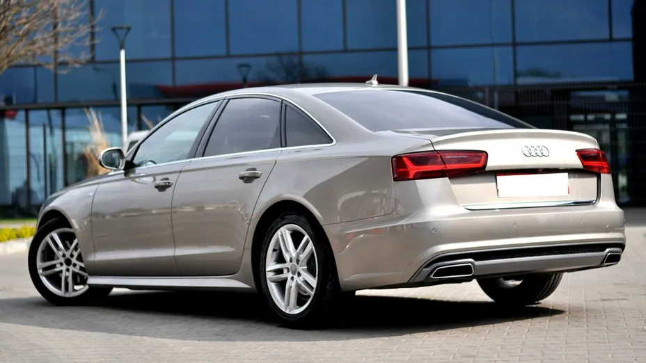 AUDI A6 -
