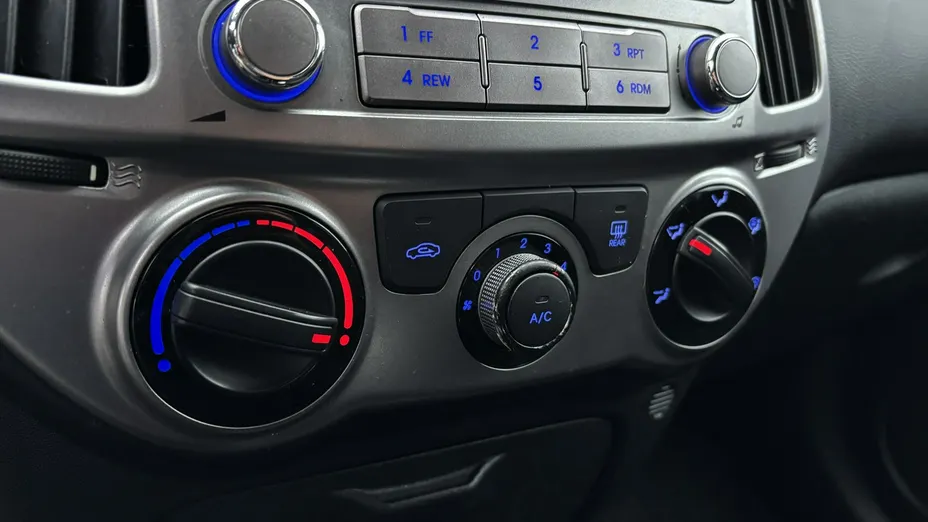 HYUNDAI i20 -