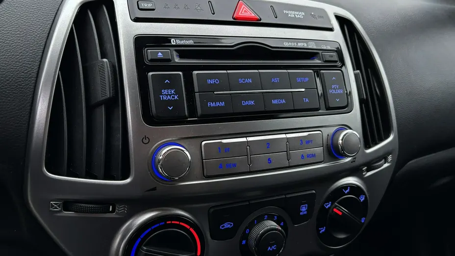 HYUNDAI i20 -