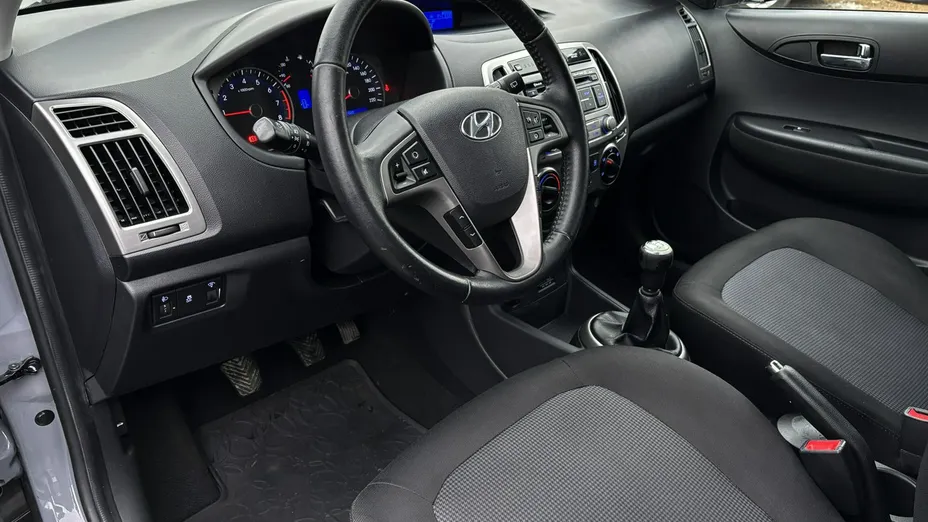 HYUNDAI i20 -