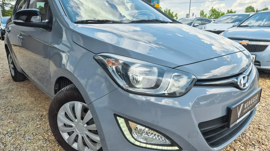 HYUNDAI i20 -