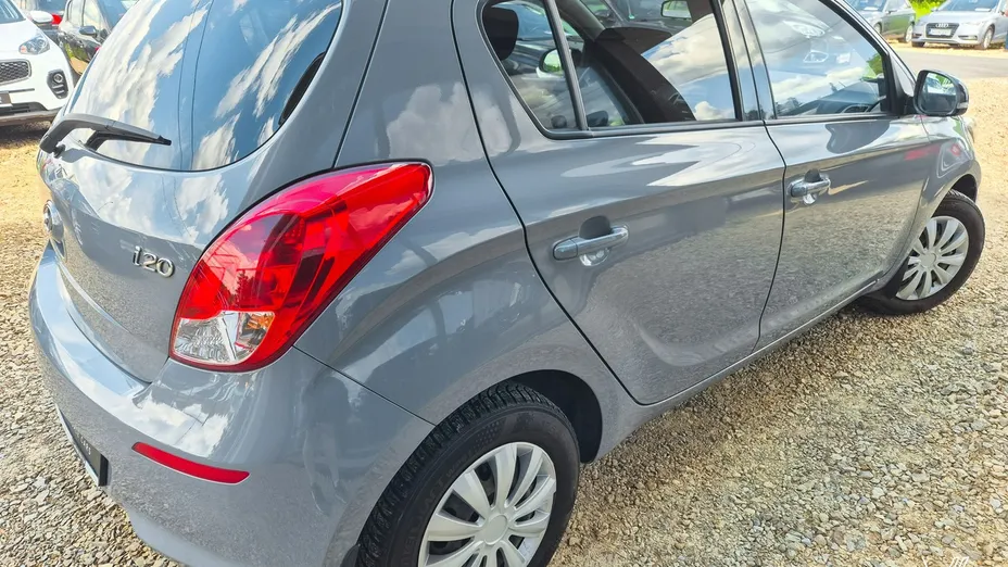 HYUNDAI i20 -