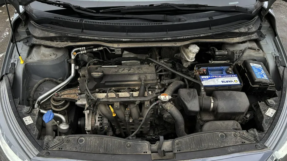 HYUNDAI i20 -