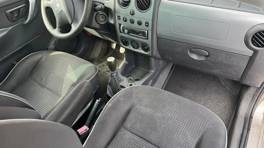 PEUGEOT Partner -