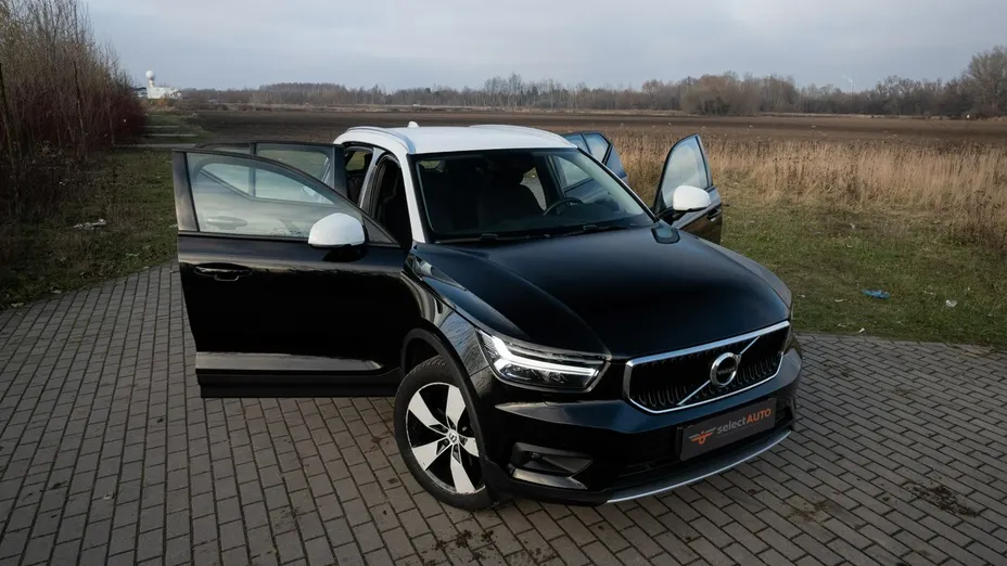 VOLVO XC40 -