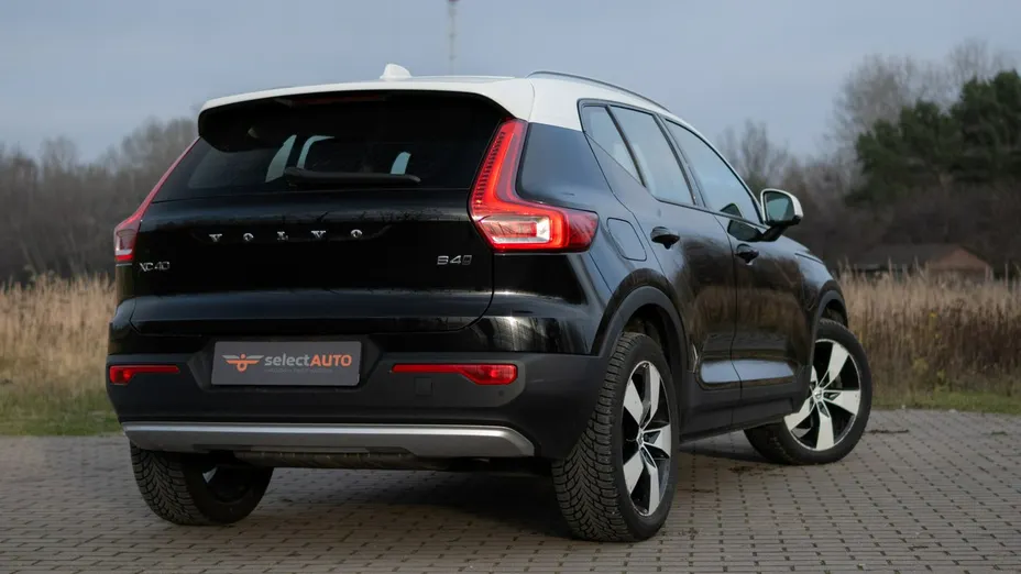 VOLVO XC40 -