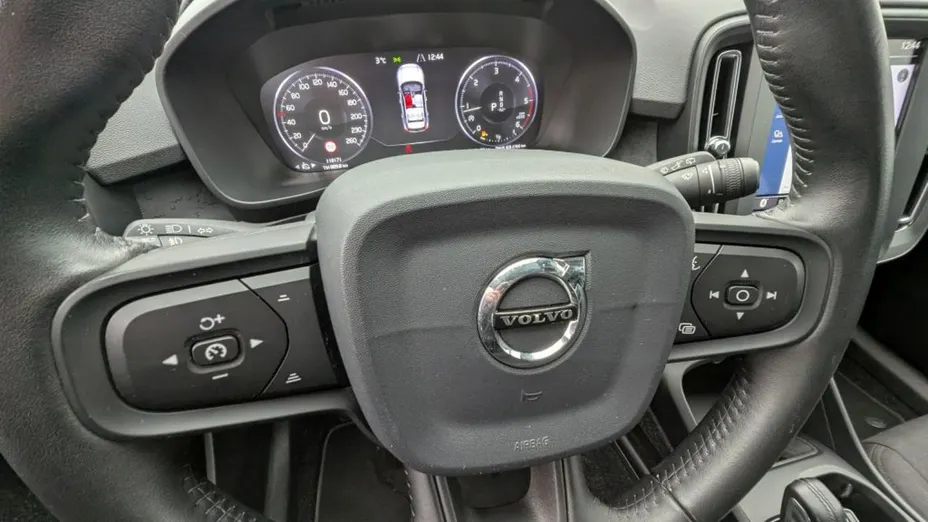 VOLVO XC40 -