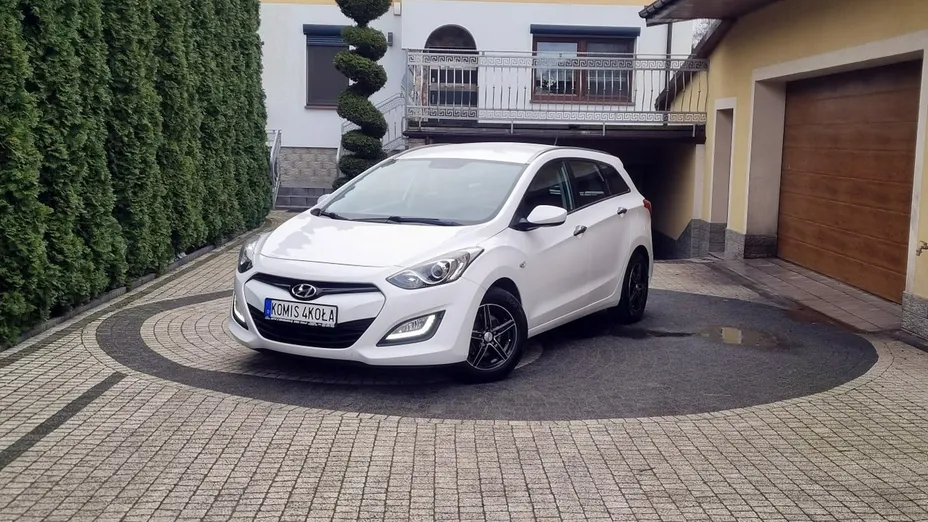HYUNDAI i30 -