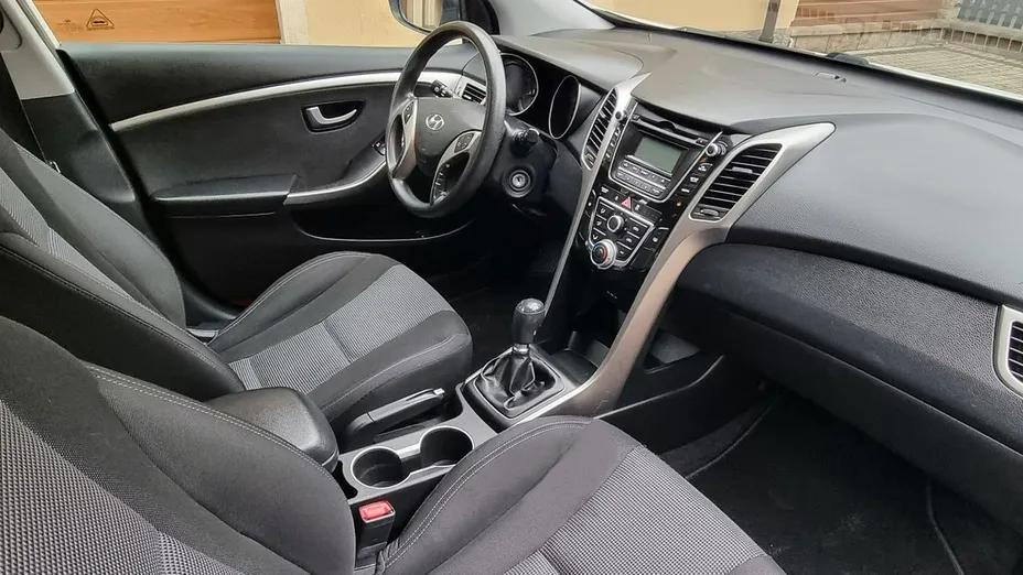HYUNDAI i30 -