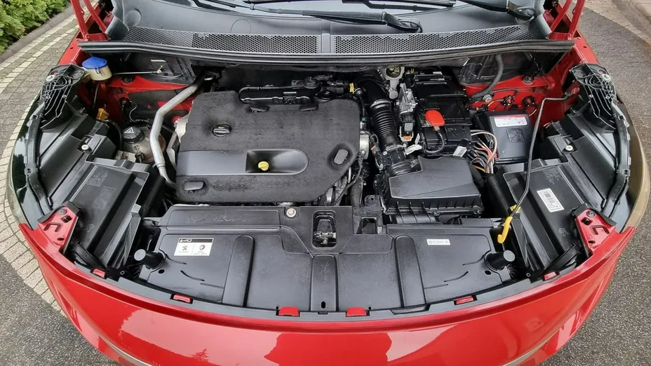 PEUGEOT 3008 -