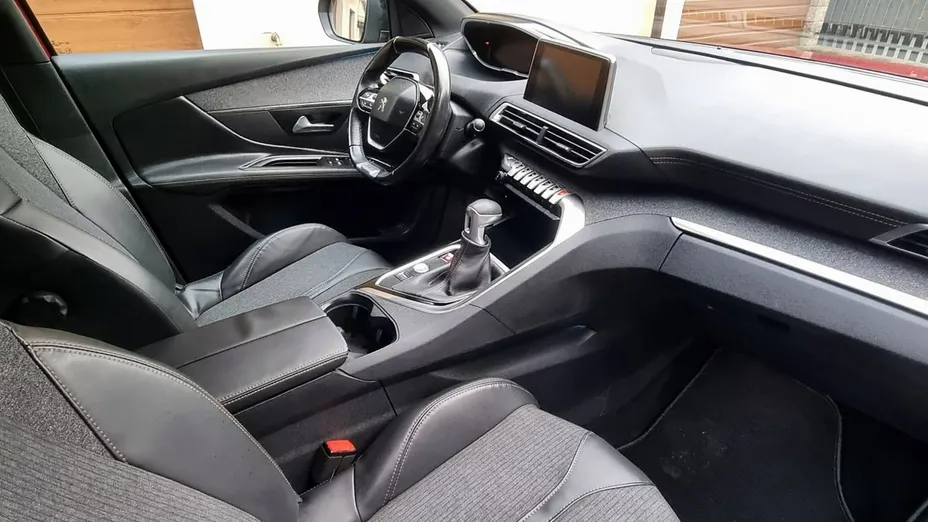 PEUGEOT 3008 -