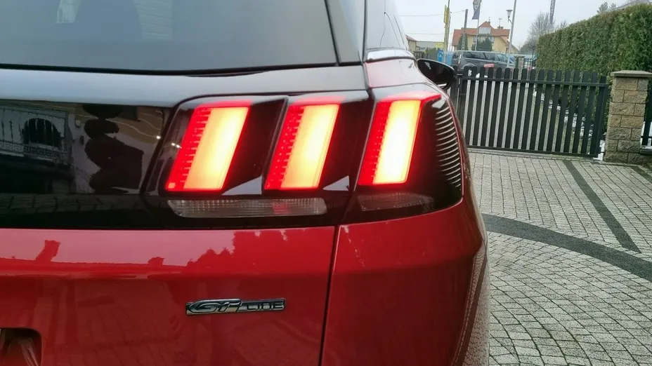 PEUGEOT 3008 -