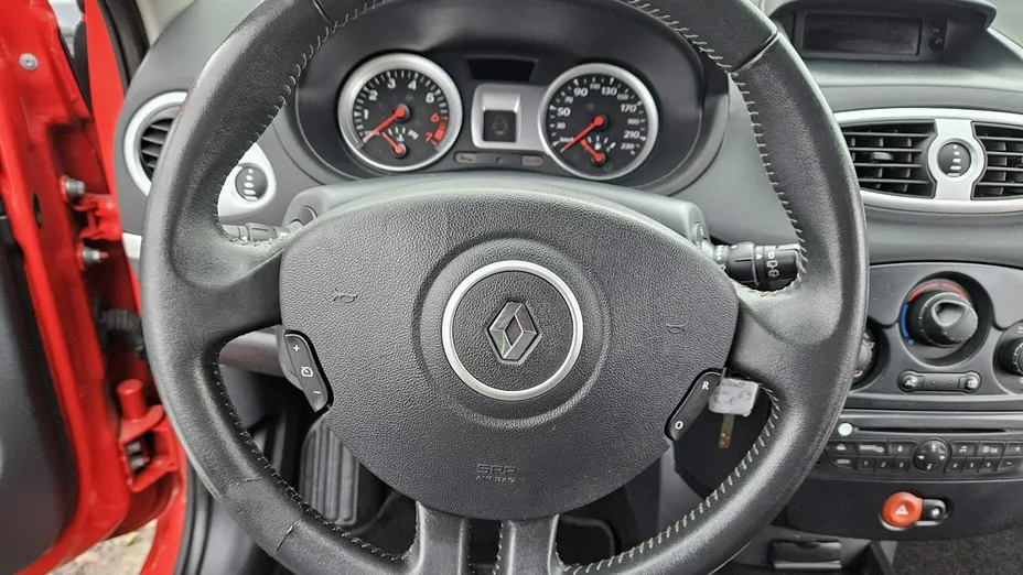 RENAULT Clio -