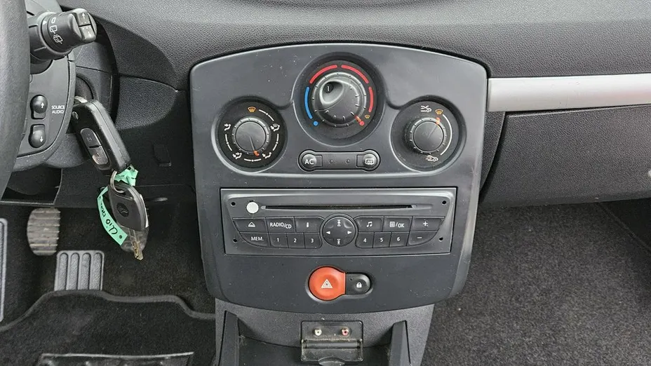 RENAULT Clio -