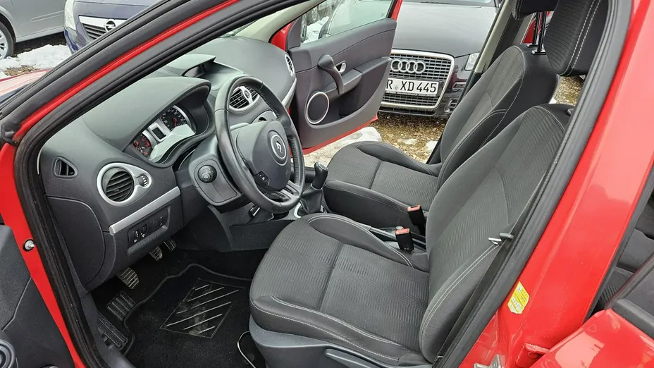 RENAULT Clio -
