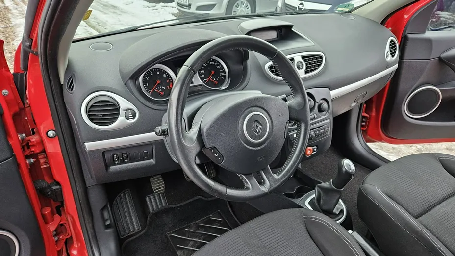 RENAULT Clio -