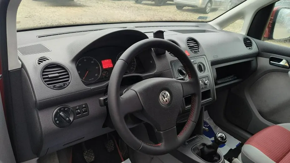 VOLKSWAGEN Caddy -