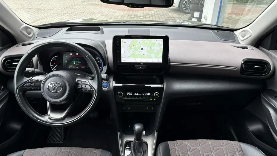 TOYOTA Yaris Cross -