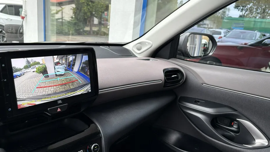 TOYOTA Yaris Cross -