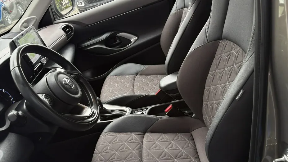 TOYOTA Yaris Cross -