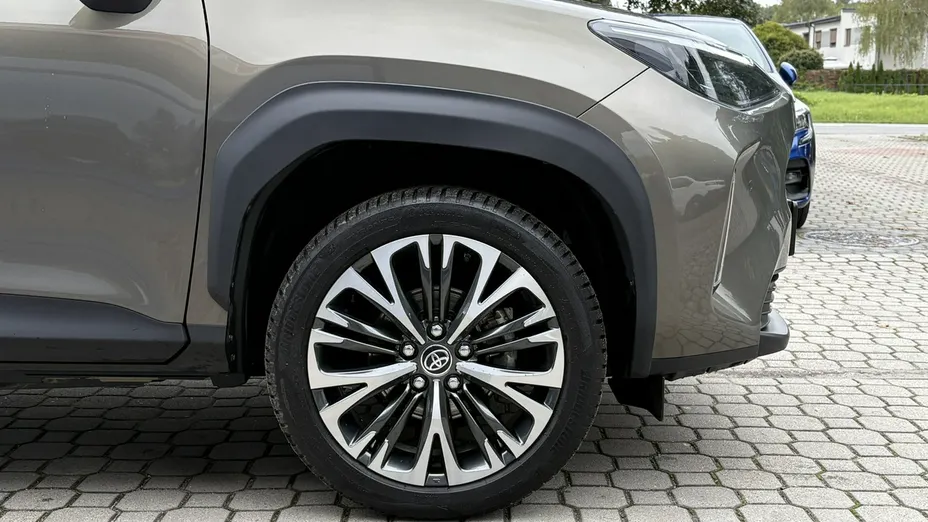 TOYOTA Yaris Cross -