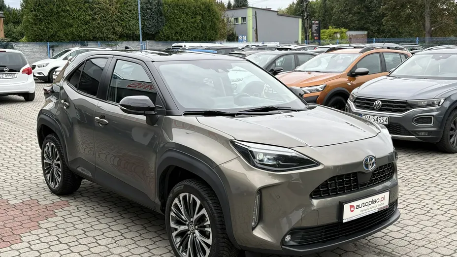 TOYOTA Yaris Cross -