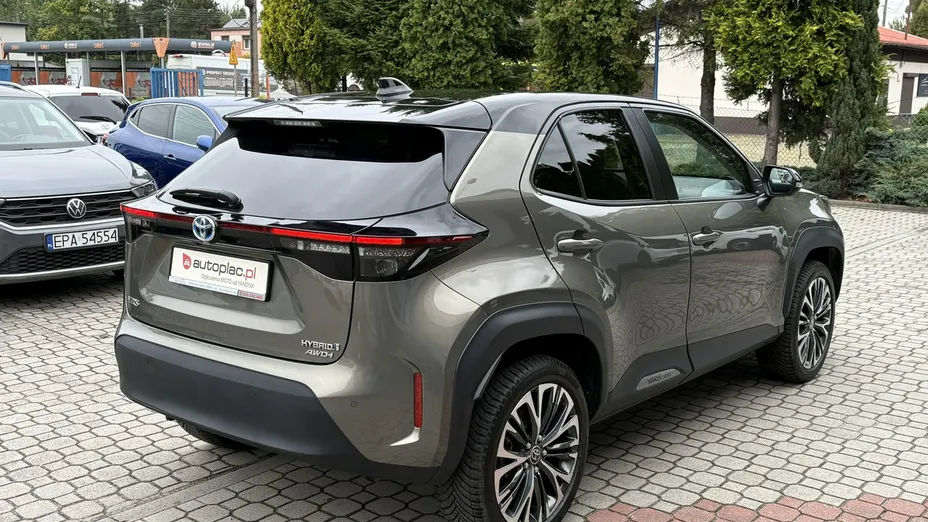TOYOTA Yaris Cross -