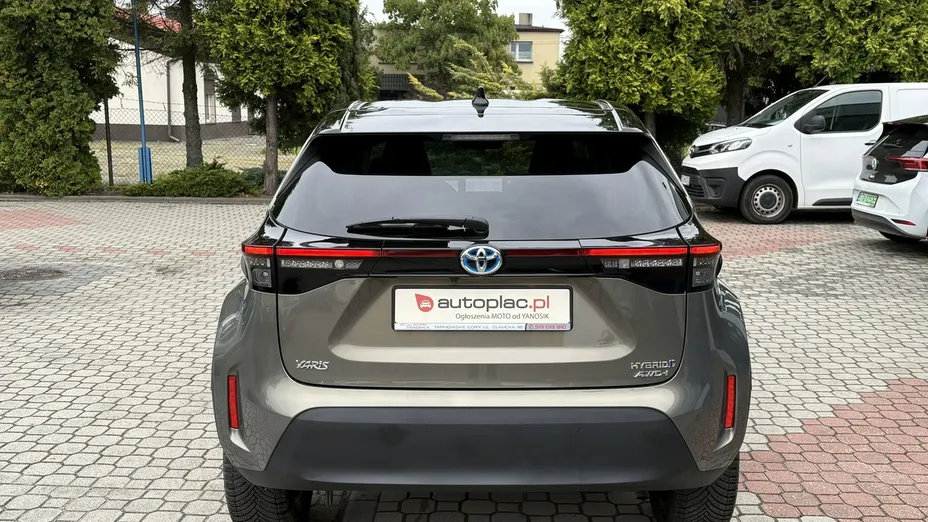 TOYOTA Yaris Cross -