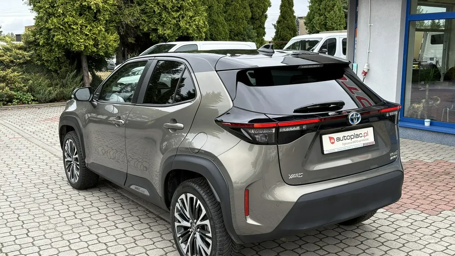 TOYOTA Yaris Cross -