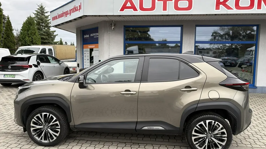 TOYOTA Yaris Cross -
