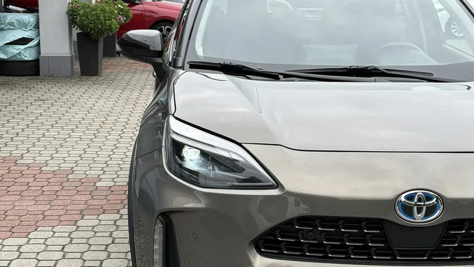 TOYOTA Yaris Cross -