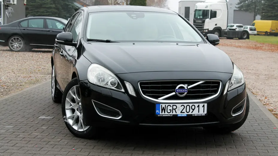 VOLVO S60 -