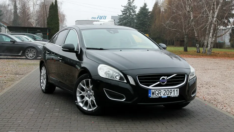 VOLVO S60 -