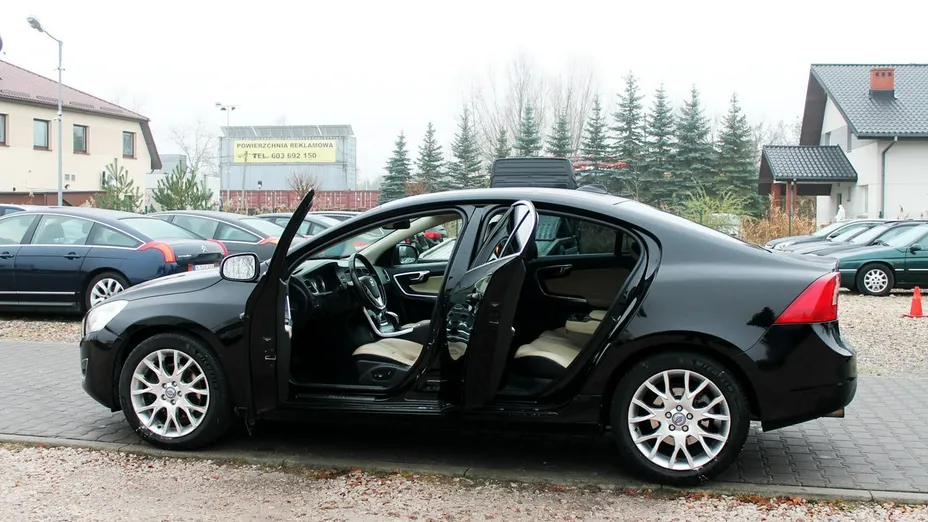 VOLVO S60 -