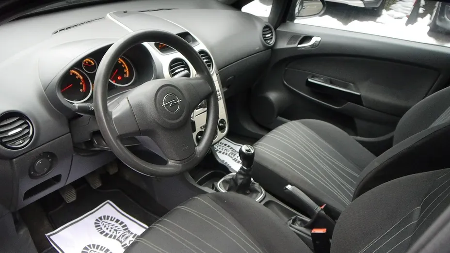 OPEL Corsa -