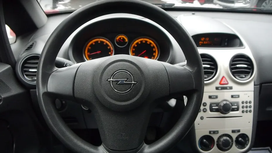 OPEL Corsa -