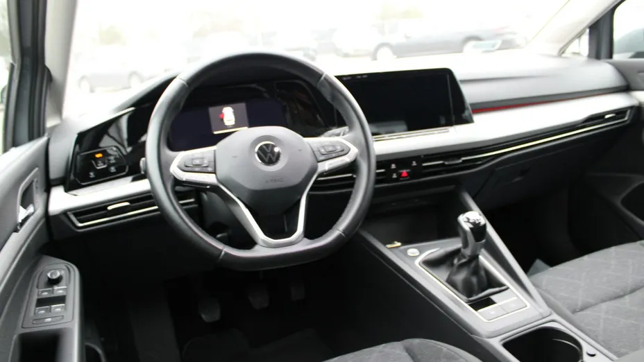 VOLKSWAGEN Golf -
