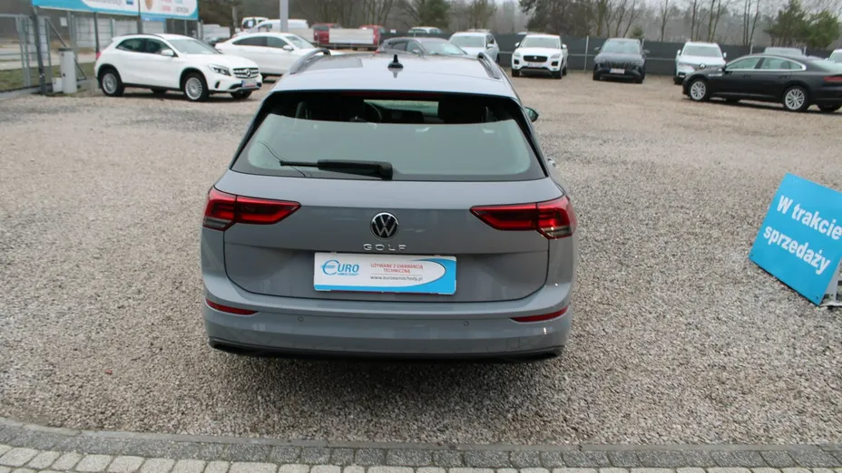 VOLKSWAGEN Golf -
