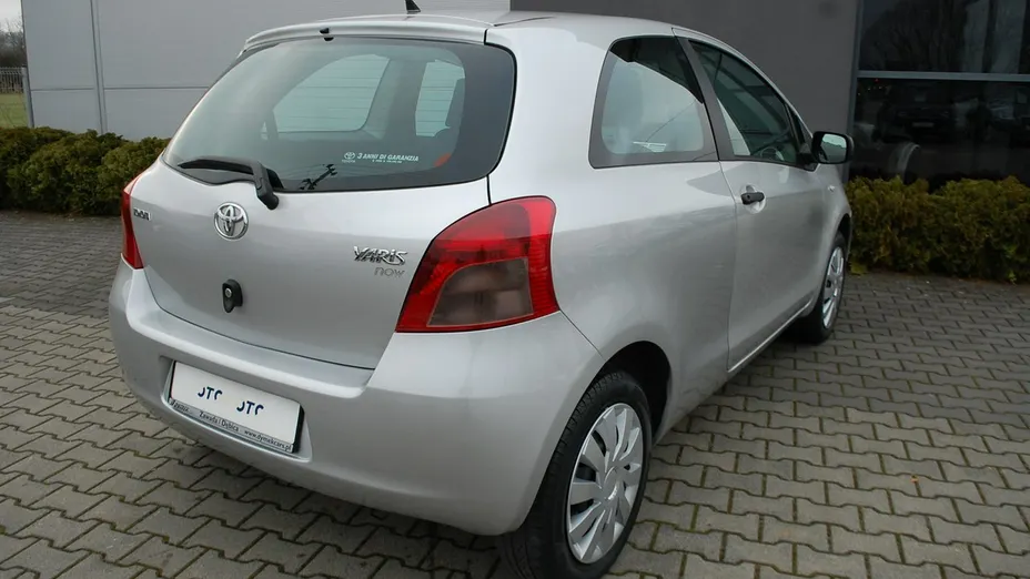 TOYOTA Yaris -