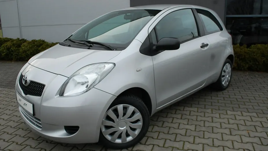 TOYOTA Yaris -