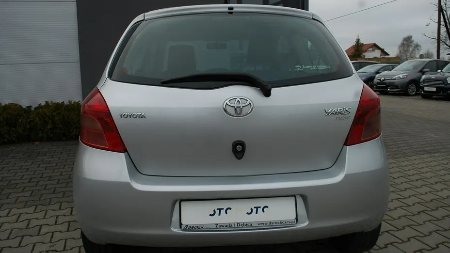 TOYOTA Yaris -