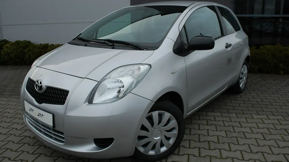 TOYOTA Yaris -